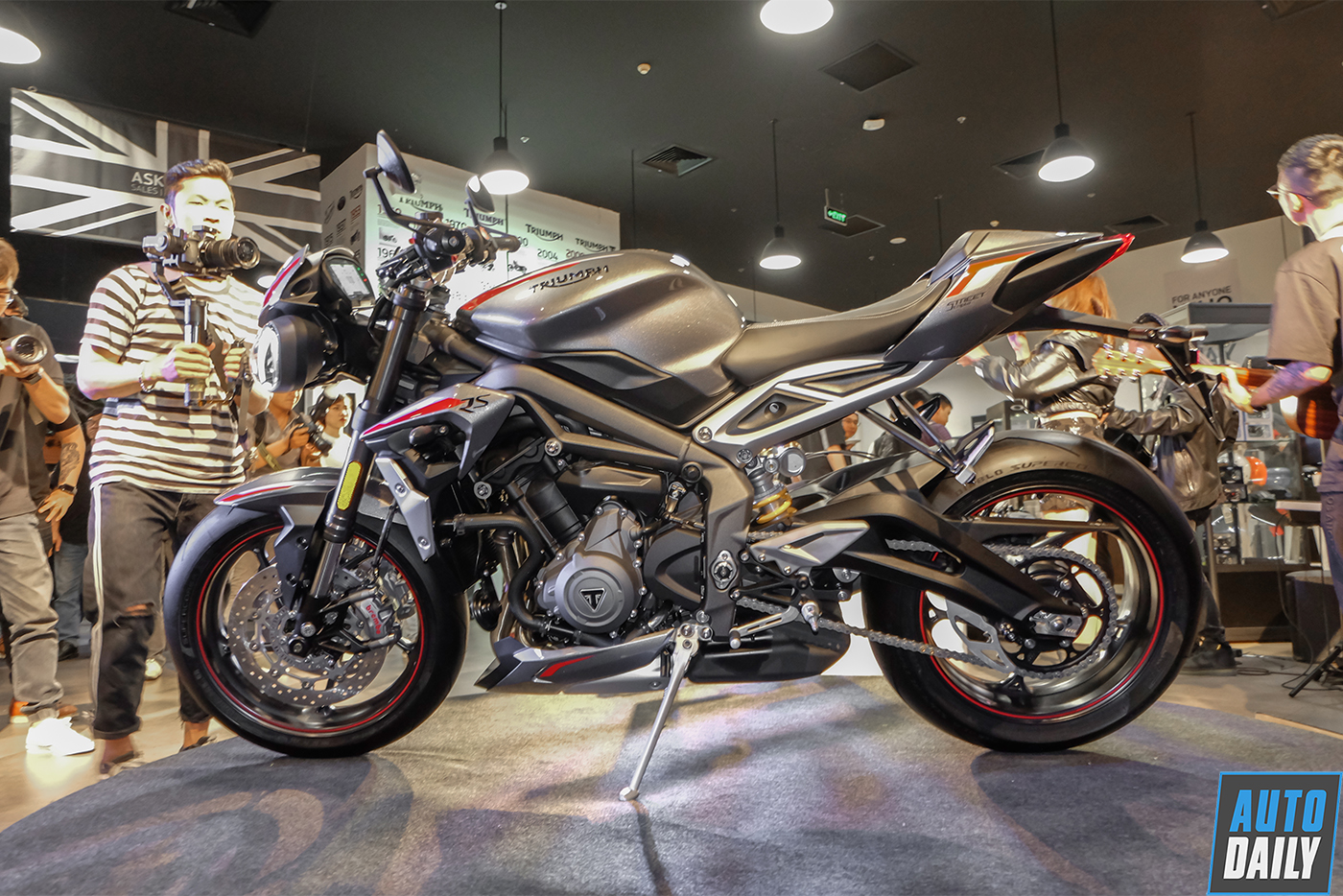 Cận cảnh Triumph Street Triple RS 2020 đầu tiền tại Việt Nam triumph-street-triple-765rs-2020-43.jpg