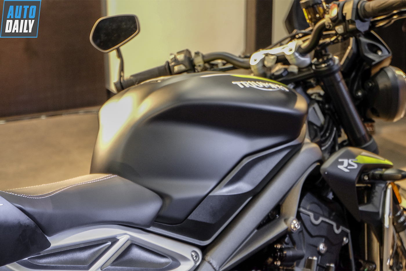 Cận cảnh Triumph Street Triple RS 2020 đầu tiền tại Việt Nam triumph-street-triple-765rs-2020-8.jpg