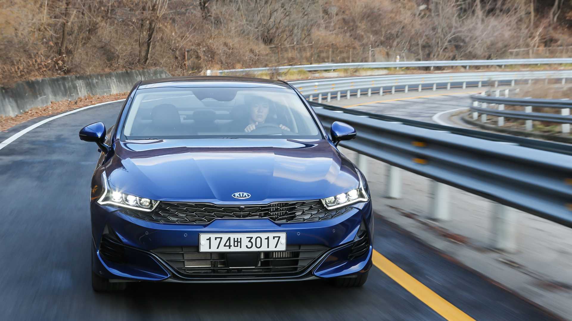 Đánh giá Kia Optima 2021: Màn lột xác đầy thuyết phục 2021-kia-optima-2.jpg