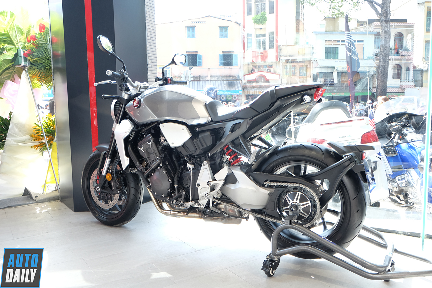 Honda khai trương đại lý bán xe Mô tô thứ 2 tại Việt Nam honda-motor-hoang-viet-7.JPG