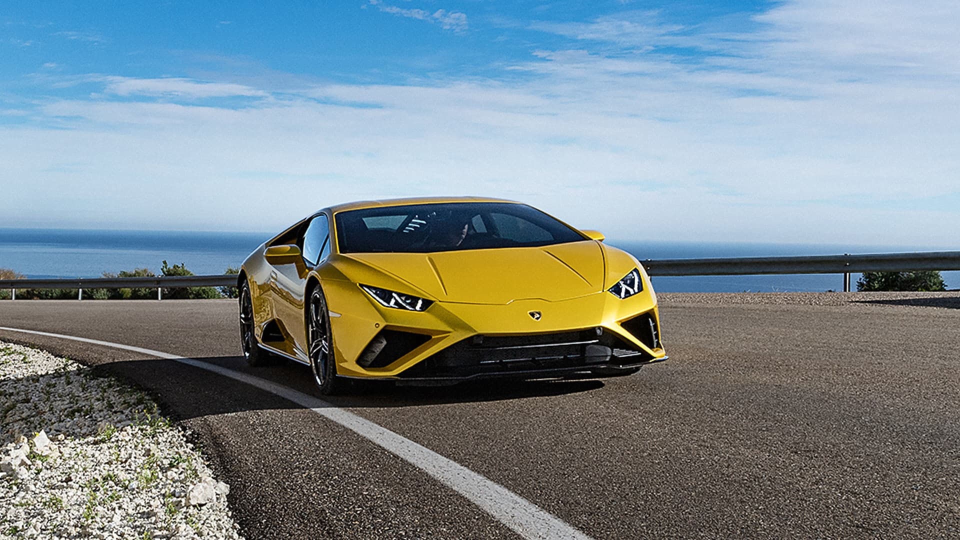 Lamborghini Huracan EVO 2020 bản cầu sau giá từ  USD