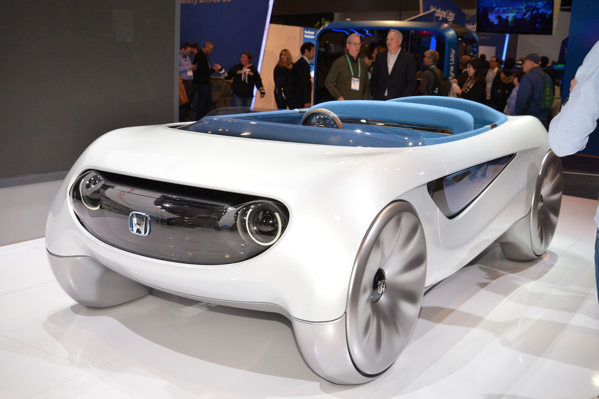 honda-augmented-driving-concept-ces-livepics-1.jpg