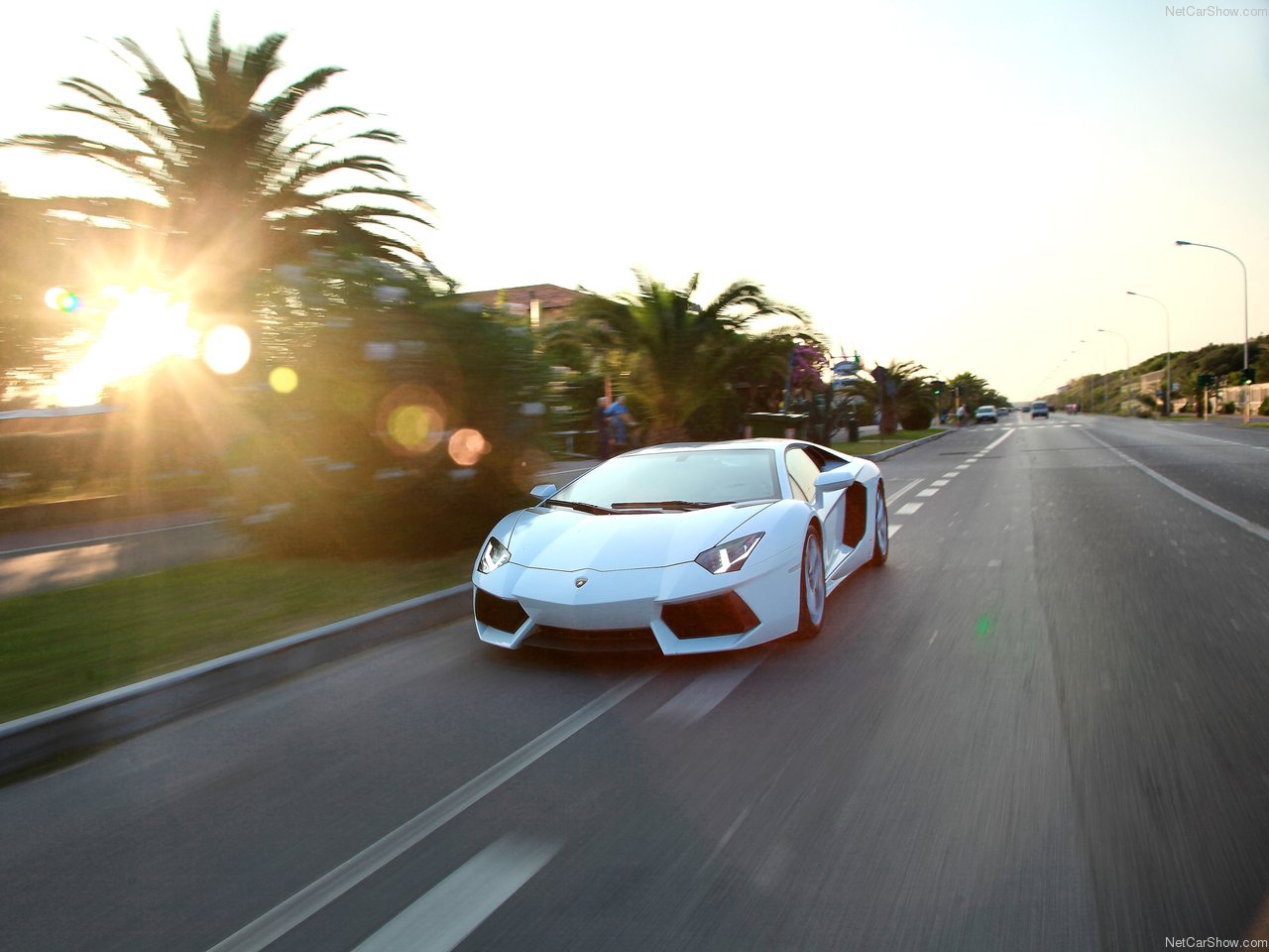 Siêu xe Lamborghini Aventador LP700-4 và những điều bạn cần biết lamborghini-aventador-lp700-4-2012-1280-03.jpg