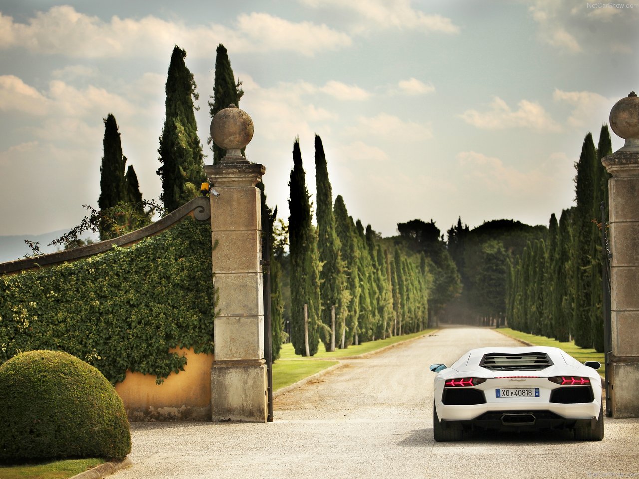 Siêu xe Lamborghini Aventador LP700-4 và những điều bạn cần biết lamborghini-aventador-lp700-4-2012-1280-0c.jpg