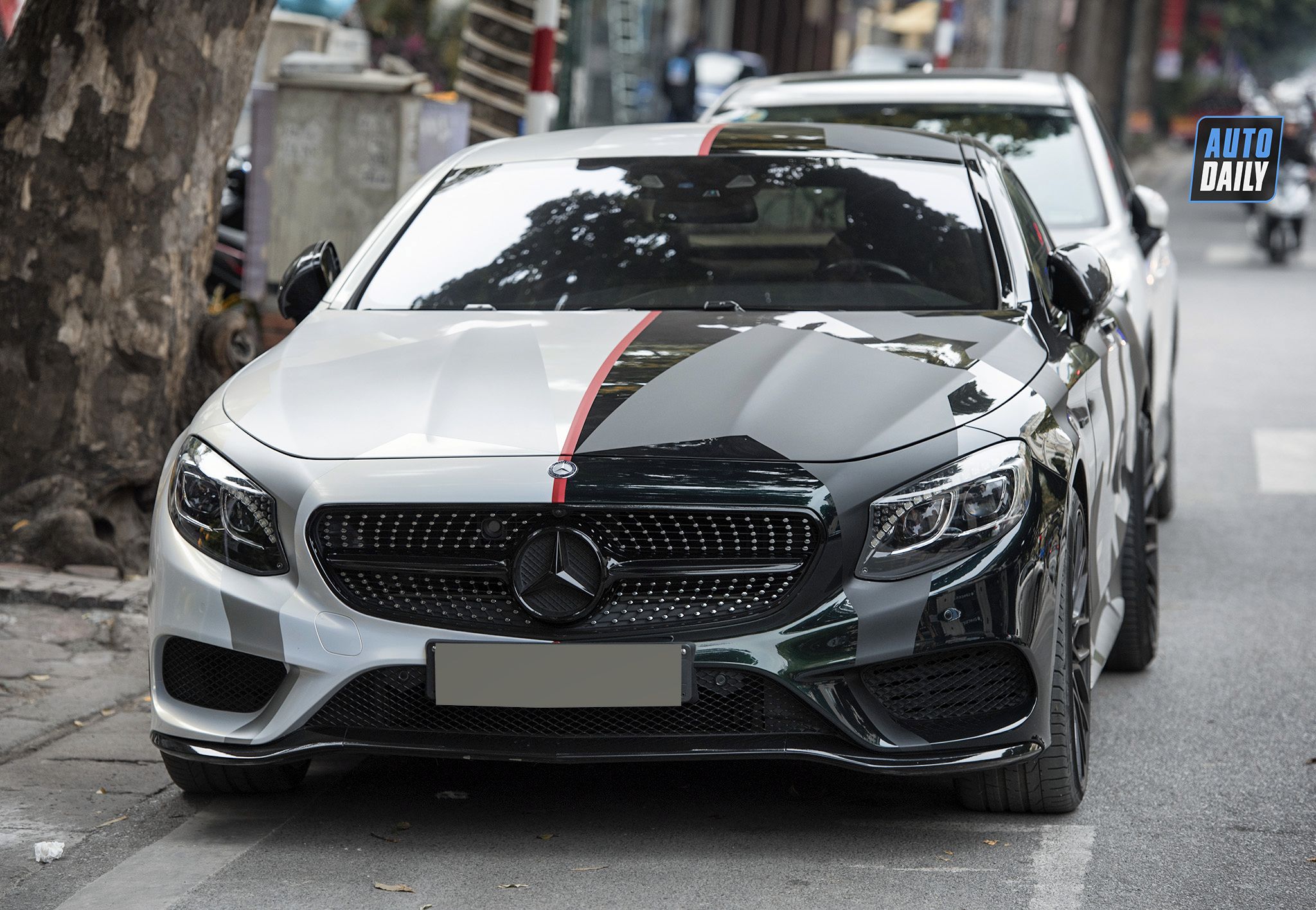 Mercedes-Benz S500 Coupe 'lột xác' với bộ tem độc đáo tại Hà Nội 11.jpg