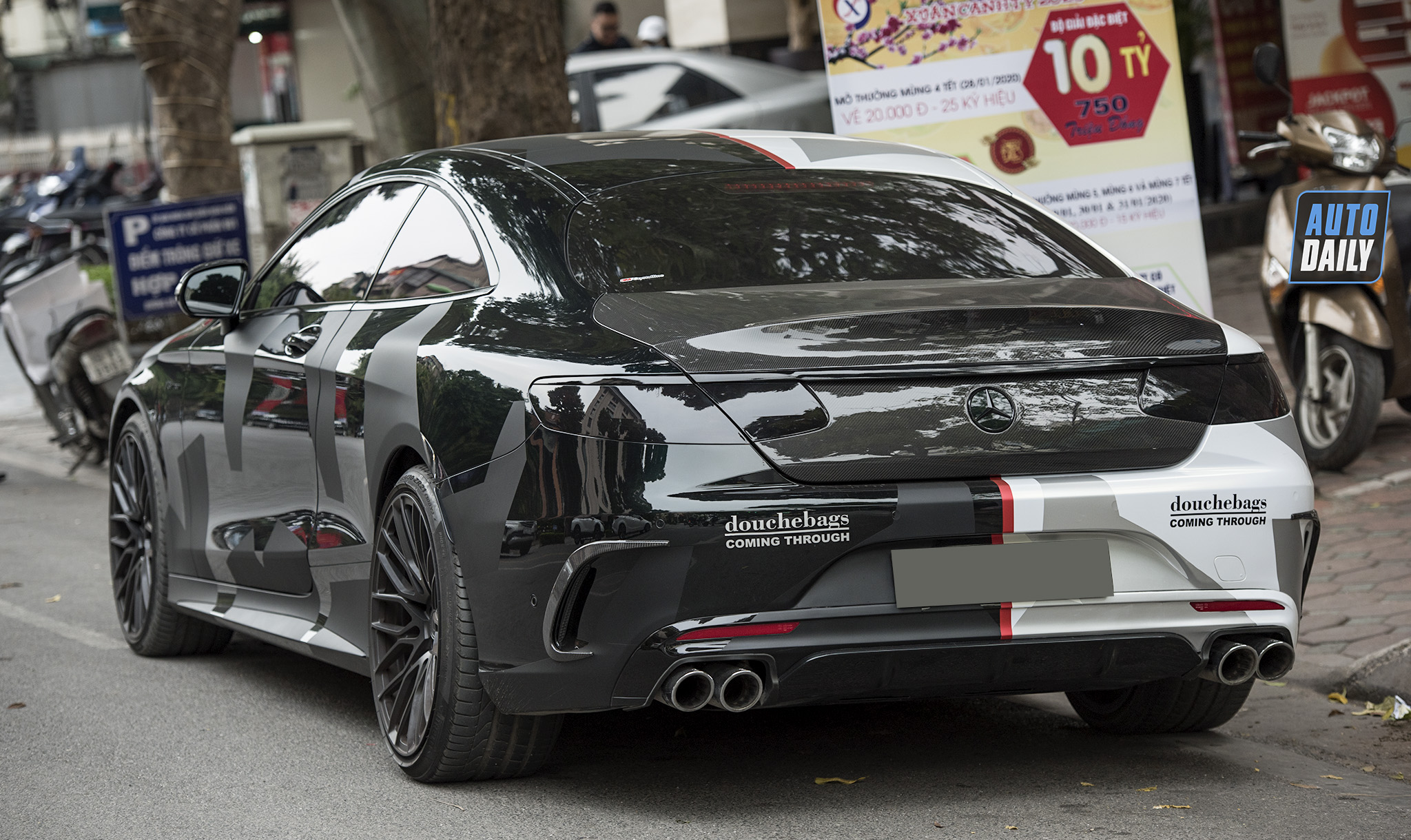 Mercedes-Benz S500 Coupe 'lột xác' với bộ tem độc đáo tại Hà Nội 12.jpg