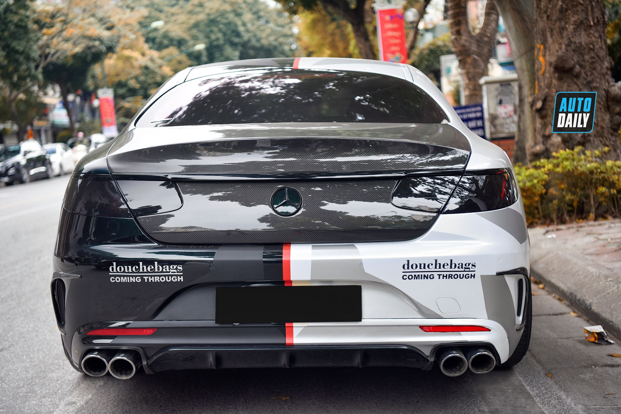 Mercedes-Benz S500 Coupe 'lột xác' với bộ tem độc đáo tại Hà Nội 20.jpg