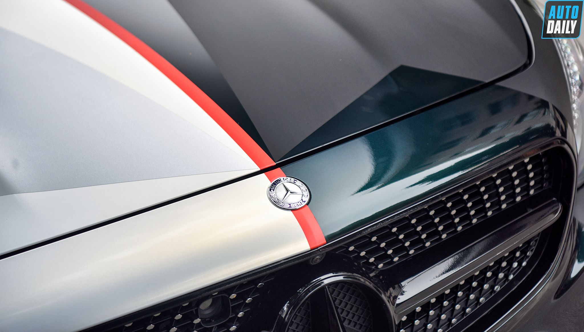 Mercedes-Benz S500 Coupe 'lột xác' với bộ tem độc đáo tại Hà Nội 24.jpg
