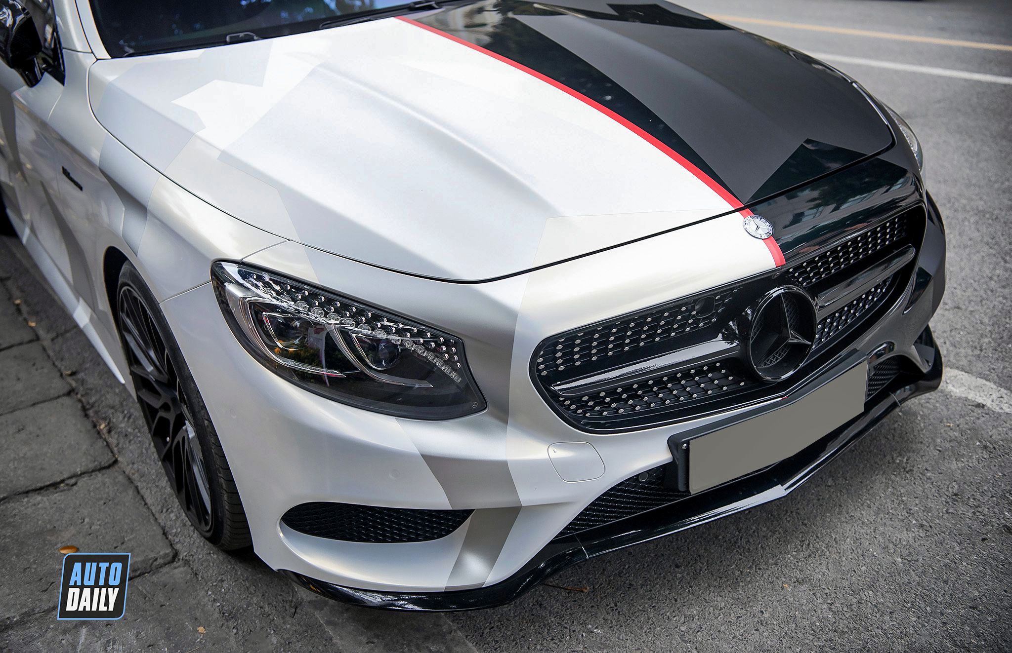 Mercedes-Benz S500 Coupe 'lột xác' với bộ tem độc đáo tại Hà Nội 3.jpg