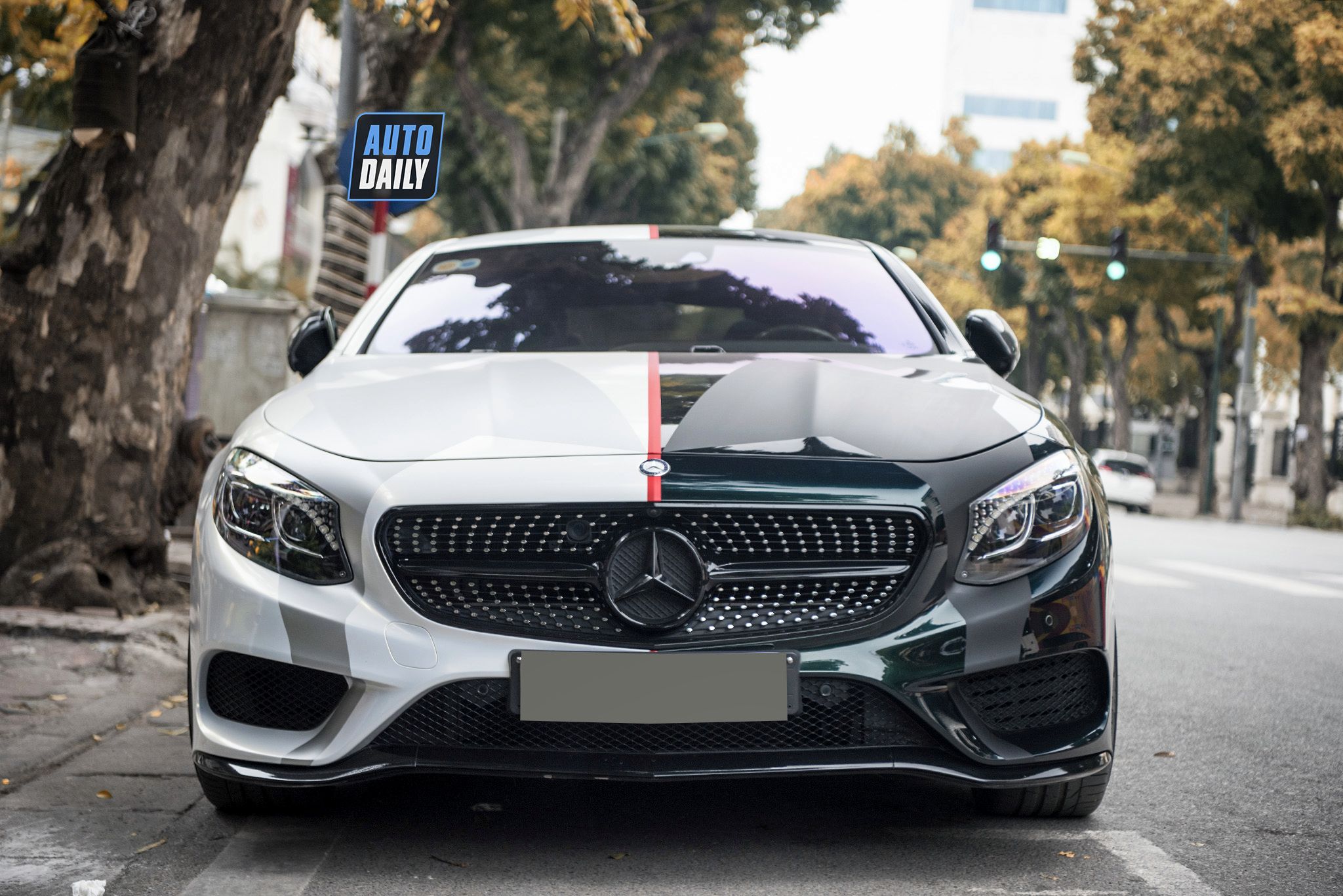 Mercedes-Benz S500 Coupe 'lột xác' với bộ tem độc đáo tại Hà Nội 8.jpg
