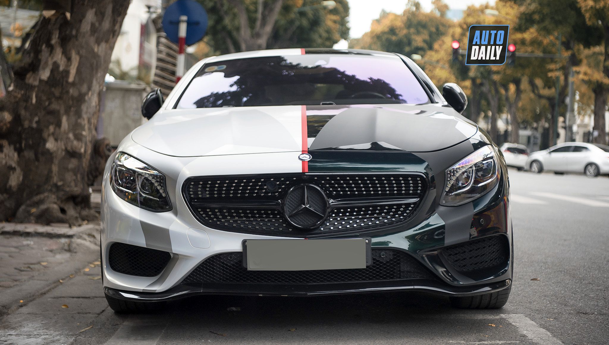 Mercedes-Benz S500 Coupe 'lột xác' với bộ tem độc đáo tại Hà Nội 9.jpg