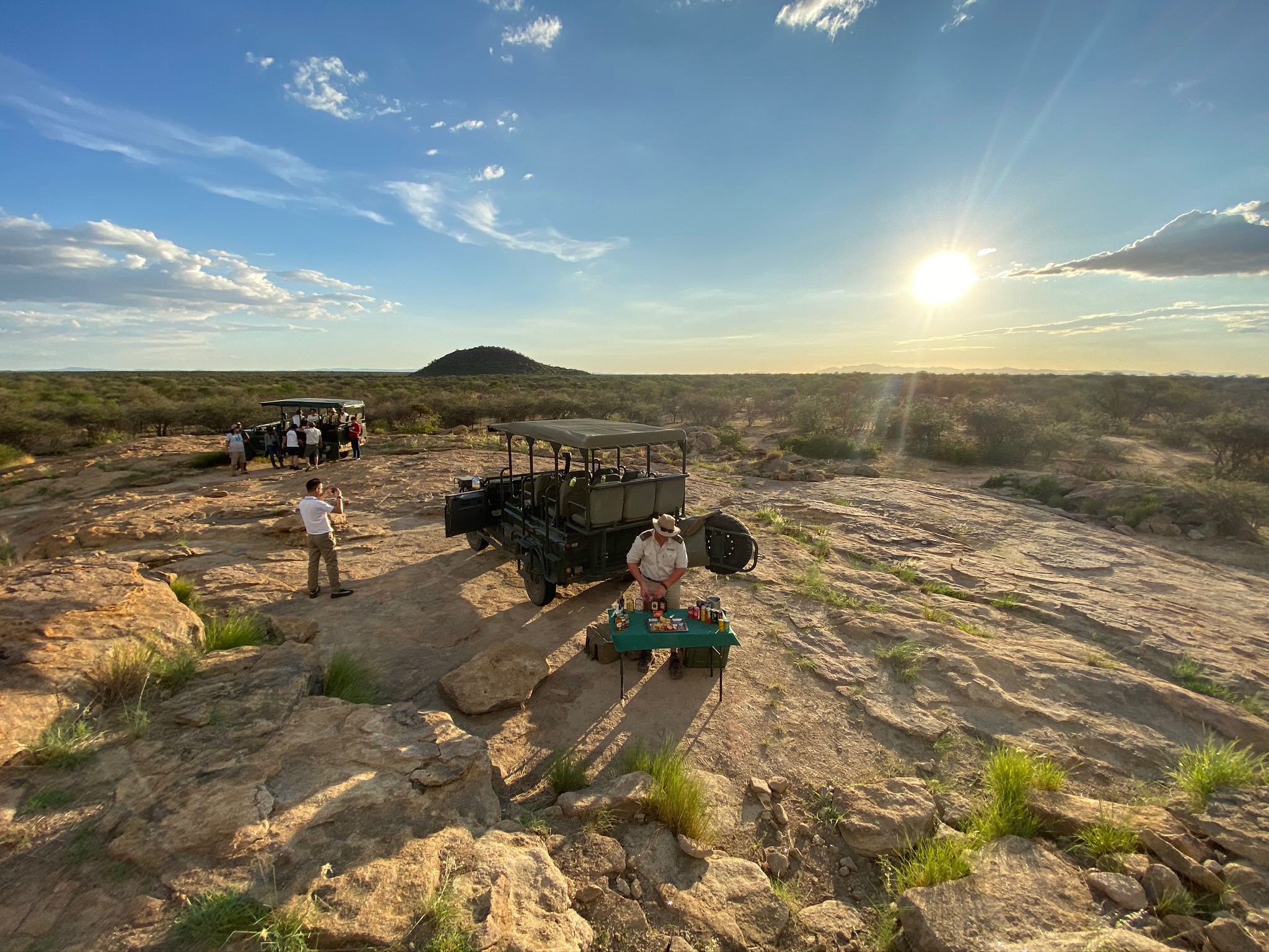 Namibia - Hành trình mê hoặc (Phần 1): Land Rover Discovery chạm mặt sư tử trail-to-namibia-autodaily-03.jpg