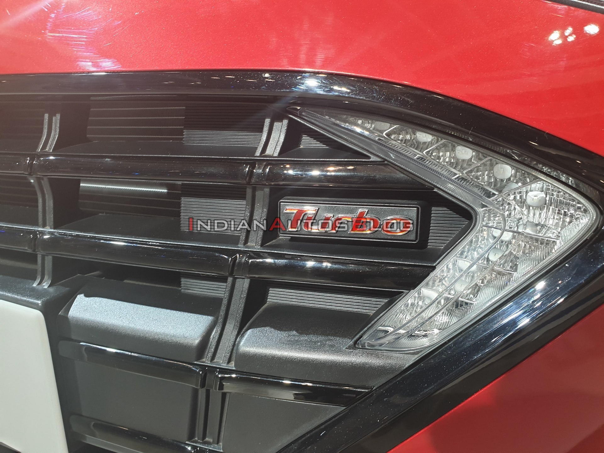 hyundai-grand-i10-nios-t-gdi-turbo-badge-auto-expo-3a60.jpg