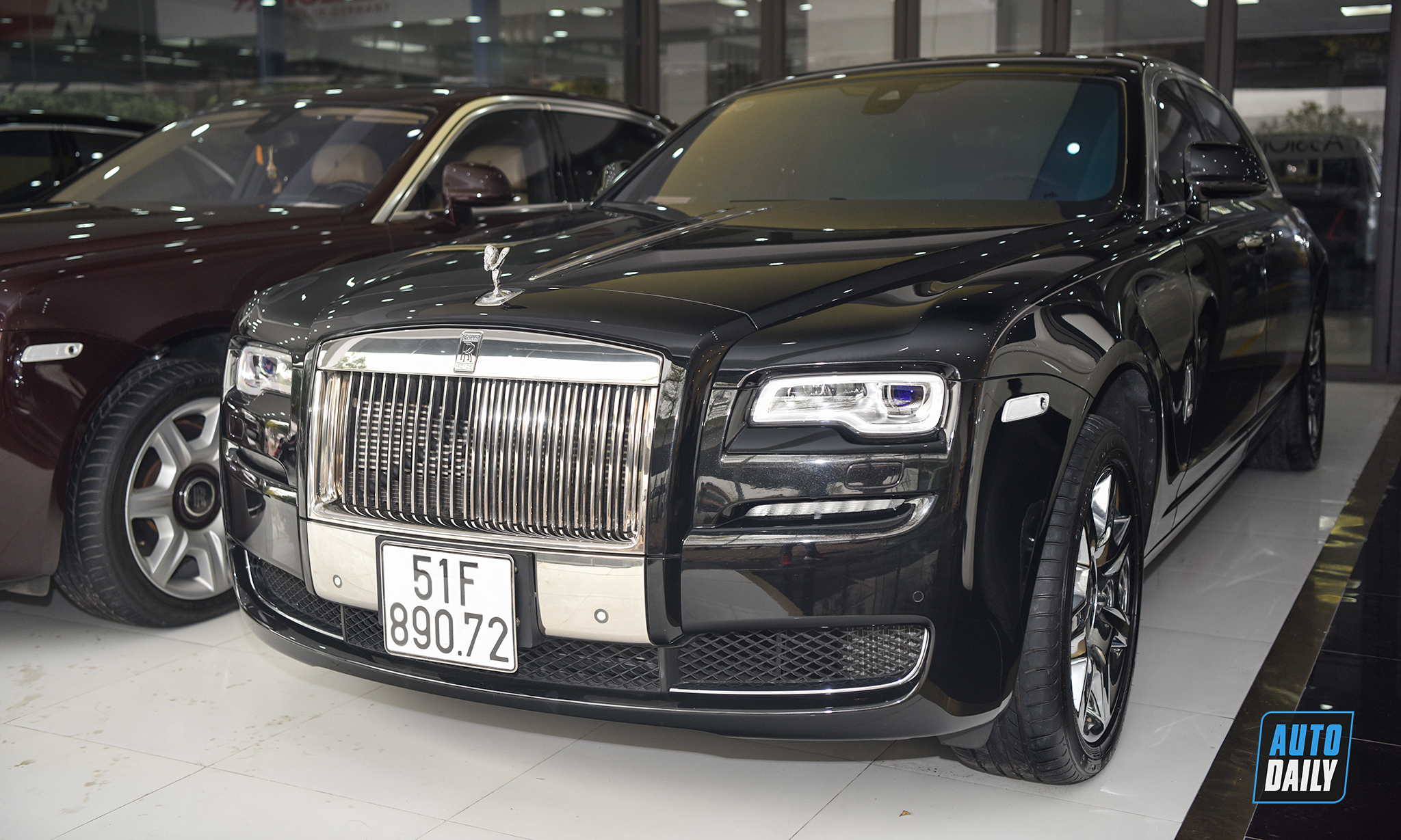 Tiết kiệm cả chục tỷ đồng khi mua Rolls-Royce Ghost tại Showroom này