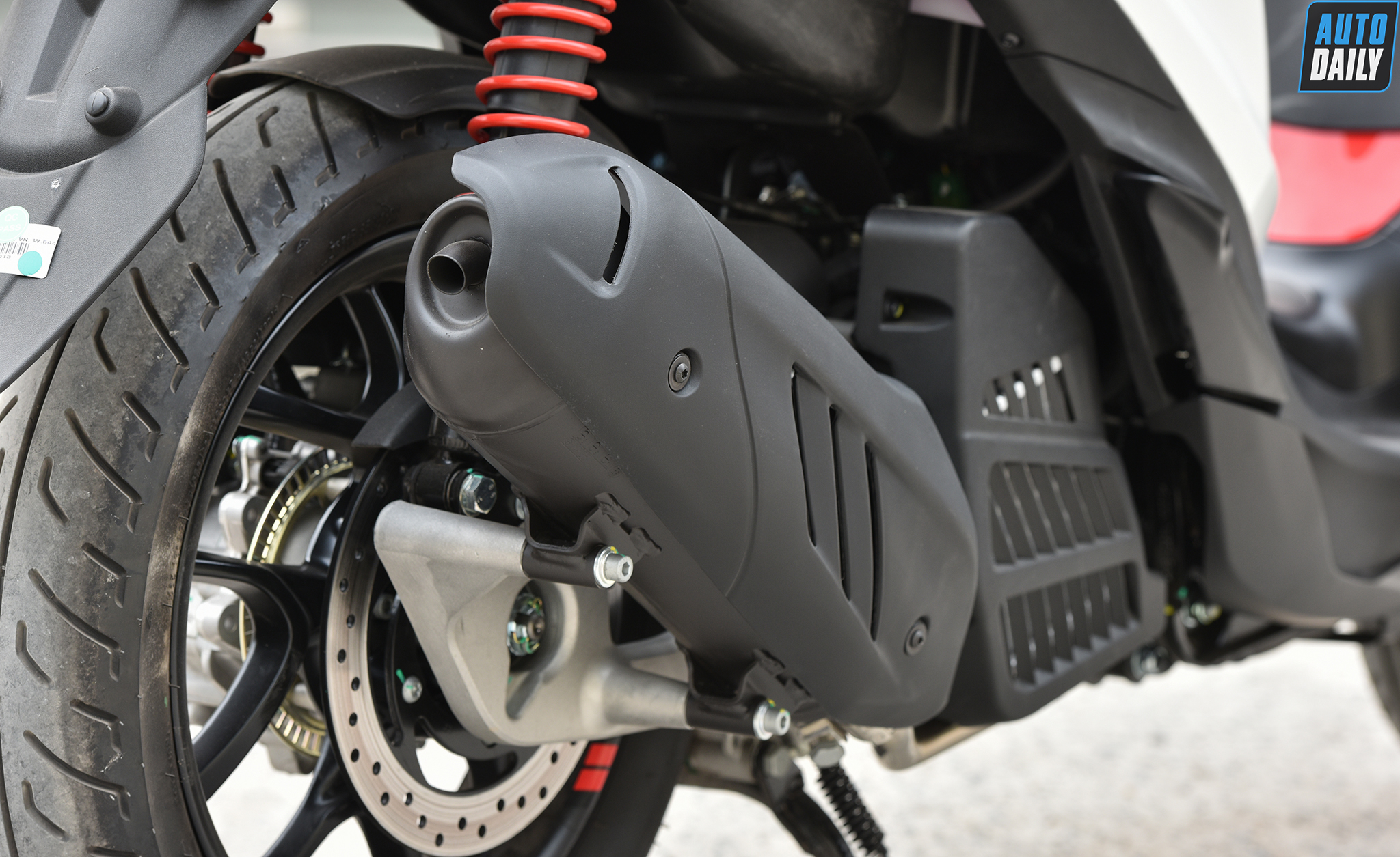 Đánh giá Piaggio Medley 150 ABS 2020: Khi xe ý thay đổi và thực dụng hơn 17.jpg