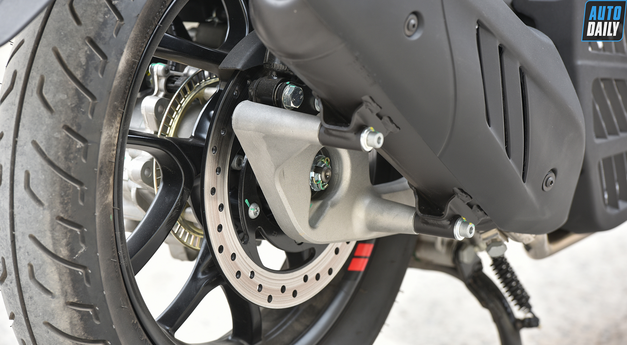 Đánh giá Piaggio Medley 150 ABS 2020: Khi xe ý thay đổi và thực dụng hơn 18.jpg