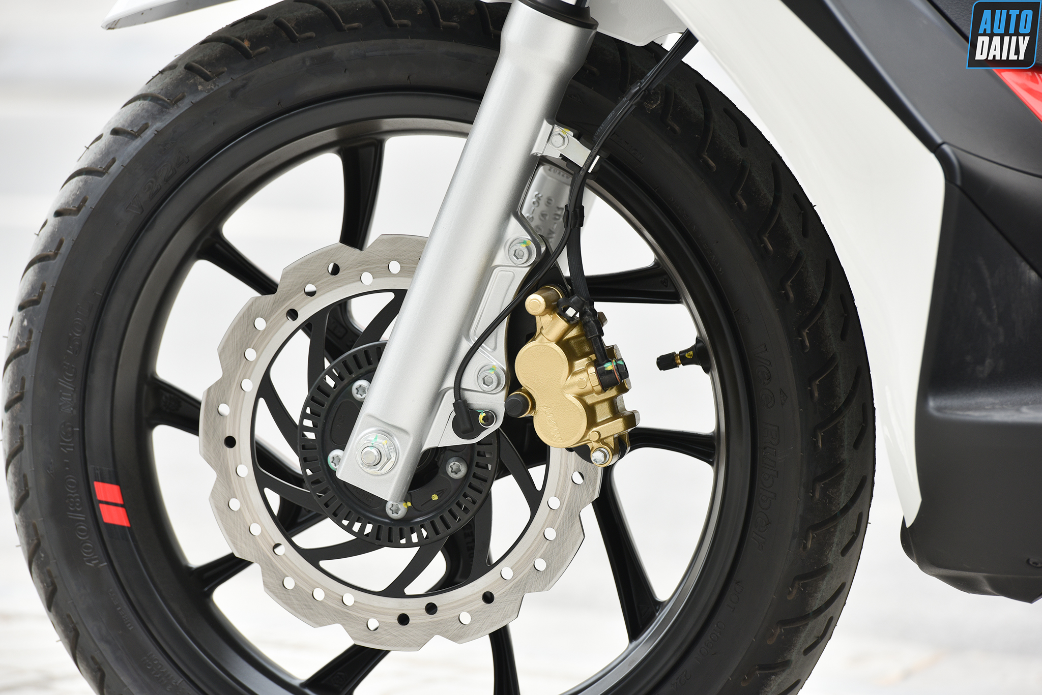 Đánh giá Piaggio Medley 150 ABS 2020: Khi xe ý thay đổi và thực dụng hơn 25.jpg