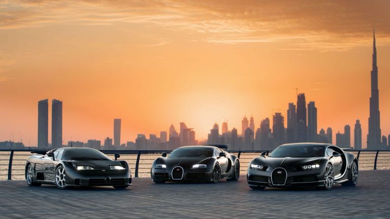 Hãy cùng chiêm ngưỡng siêu phẩm Bugatti Veyron - một trong những siêu xe đỉnh cao của thế giới về tốc độ và công nghệ. Được thiết kế với nhiều hệ thống mang tính đột phá, Veyron đem lại trải nghiệm lái xe tuyệt vời và đầy cảm hứng cho người sử dụng.