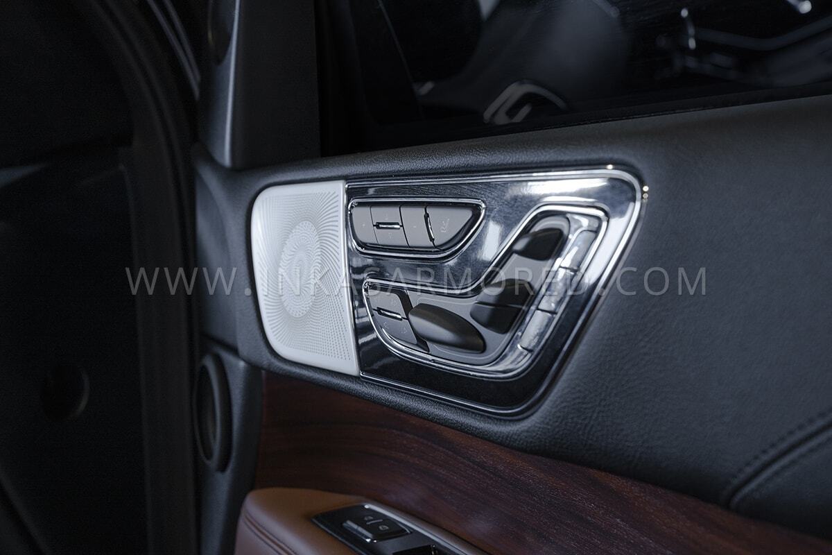 Lincoln Navigator 2020 hóa pháo đài bọc thép qua tay hãng độ Inkas 2020-lincoln-navigator-l-armored-inkas-11.jpg