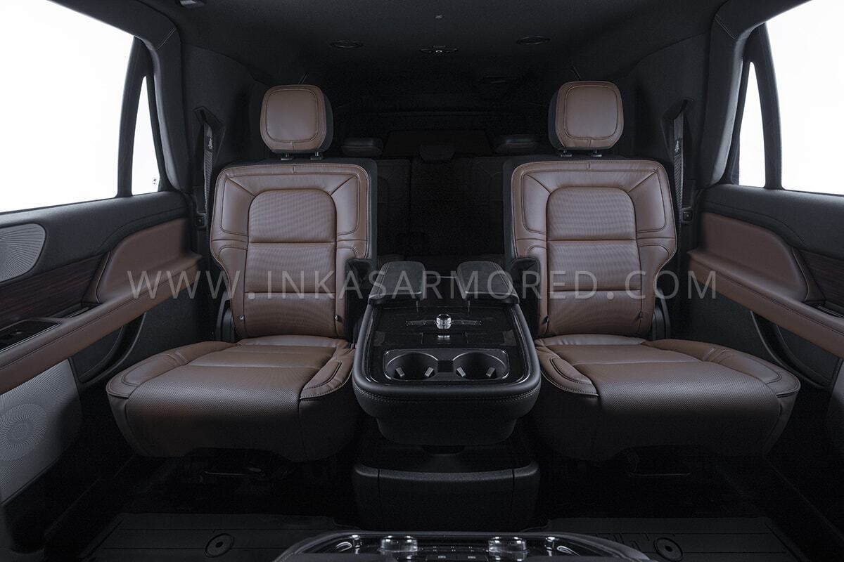 Lincoln Navigator 2020 hóa pháo đài bọc thép qua tay hãng độ Inkas 2020-lincoln-navigator-l-armored-inkas-8.jpg