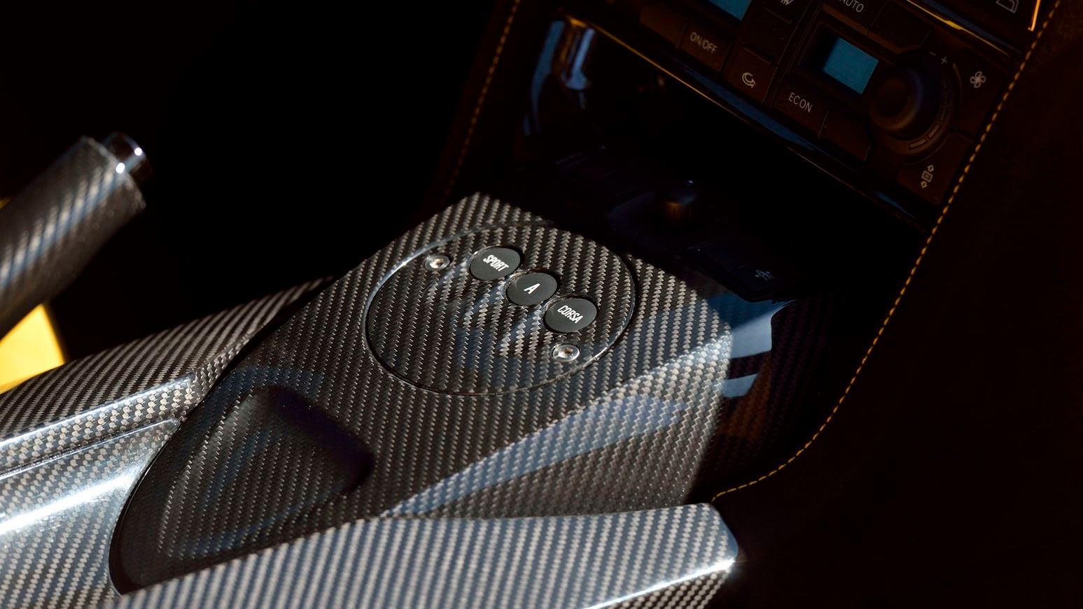 Chiêm ngưỡng hàng hiếm Lamborghini Gallardo LP570-4 Squadra Corse 2014-lamborghini-gallardo-squadra-corse-mecum-9.jpg