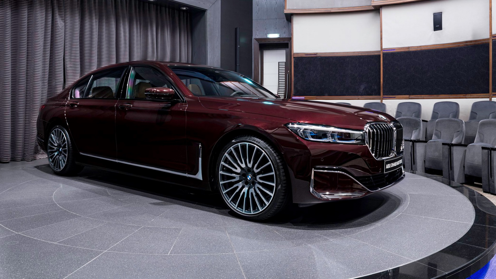BMW 750Li 2020 đẹp hút hồn trong sắc đỏ Royal Burgundy