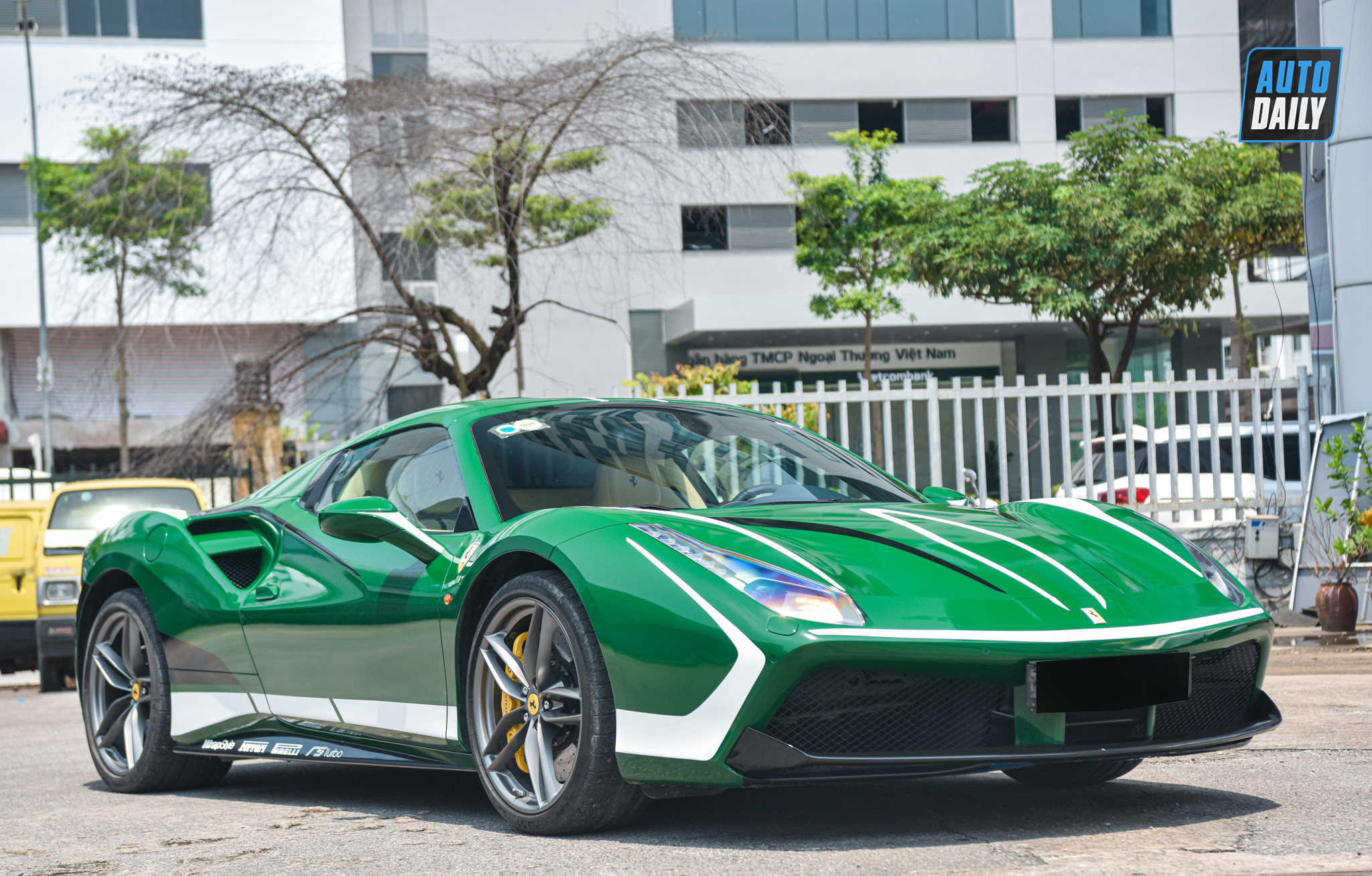 Lạ mắt với siêu xe Ferrari 488 Spider màu xanh lá tại Hà Nội dsc-5698.jpg