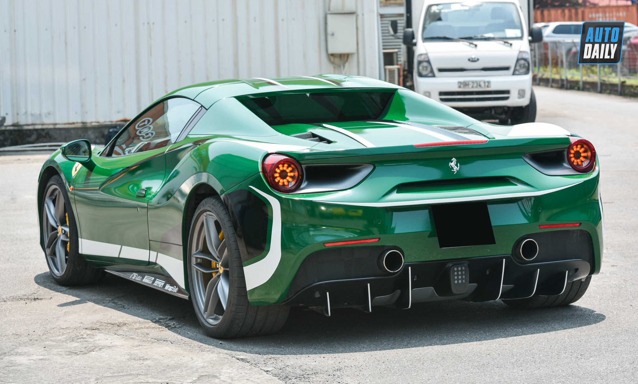 Lạ mắt với siêu xe Ferrari 488 Spider màu xanh lá tại Hà Nội dsc-5721.jpg