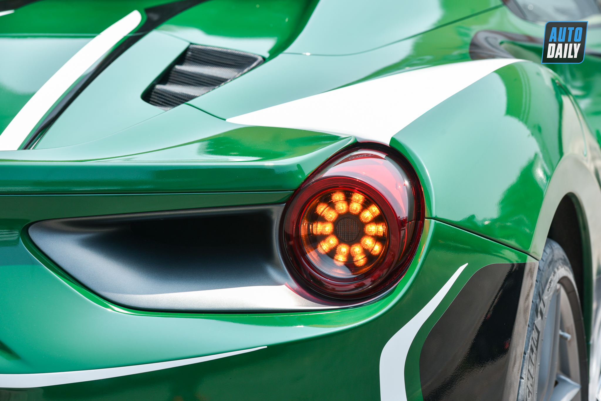 Lạ mắt với siêu xe Ferrari 488 Spider màu xanh lá tại Hà Nội dsc-5723.jpg