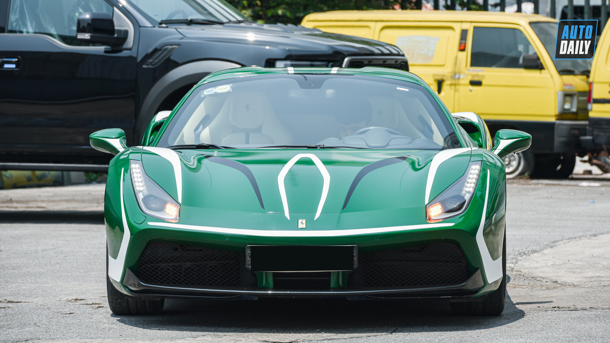 Lạ mắt với siêu xe Ferrari 488 Spider màu xanh lá tại Hà Nội dsc-5740.jpg