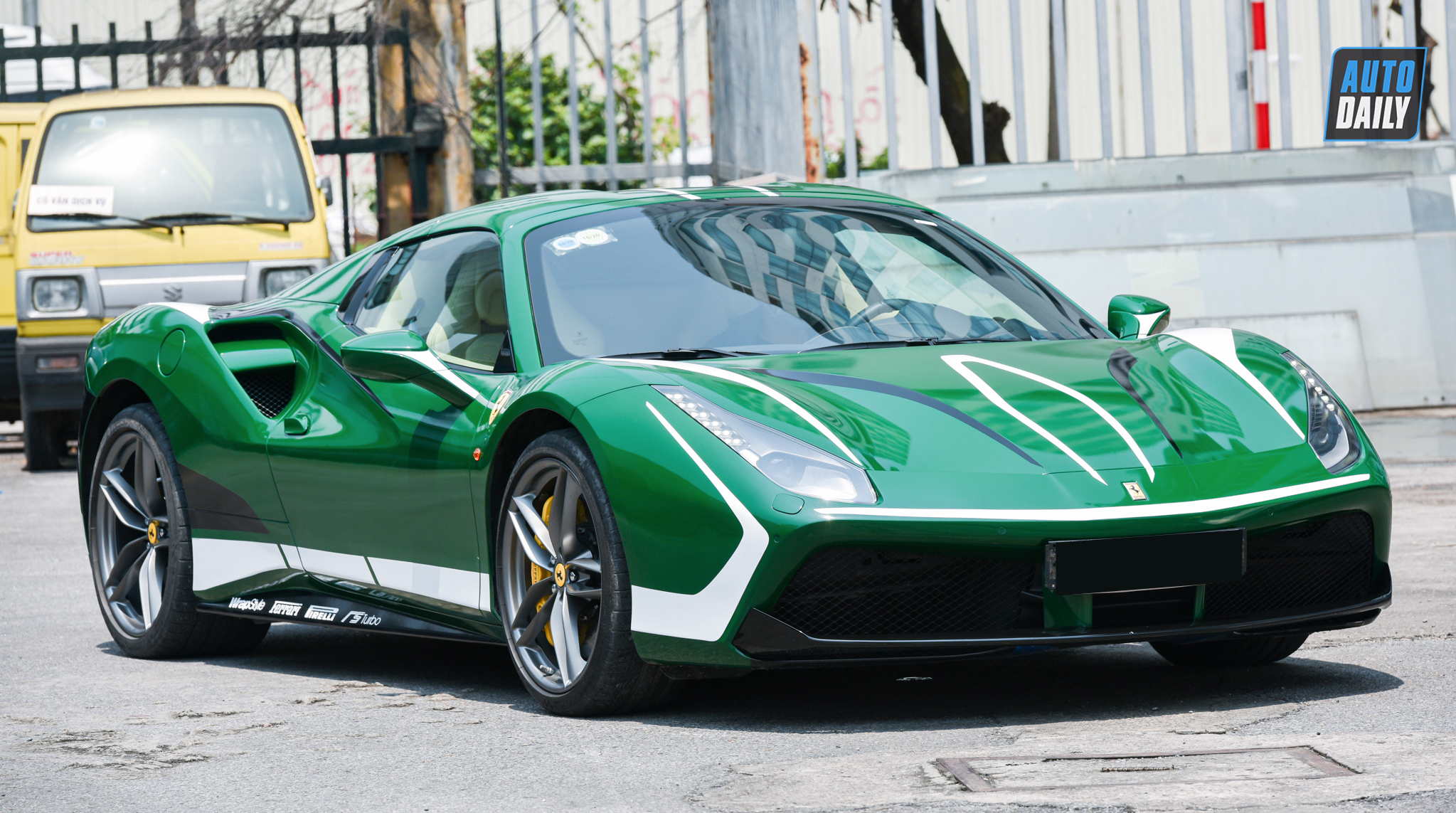 Lạ mắt với siêu xe Ferrari 488 Spider màu xanh lá tại Hà Nội dsc-5743.jpg