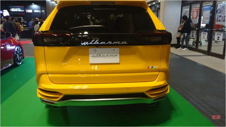 Toyota RAV4 độ phong cách Lamborghini Urus 3-b30e.png