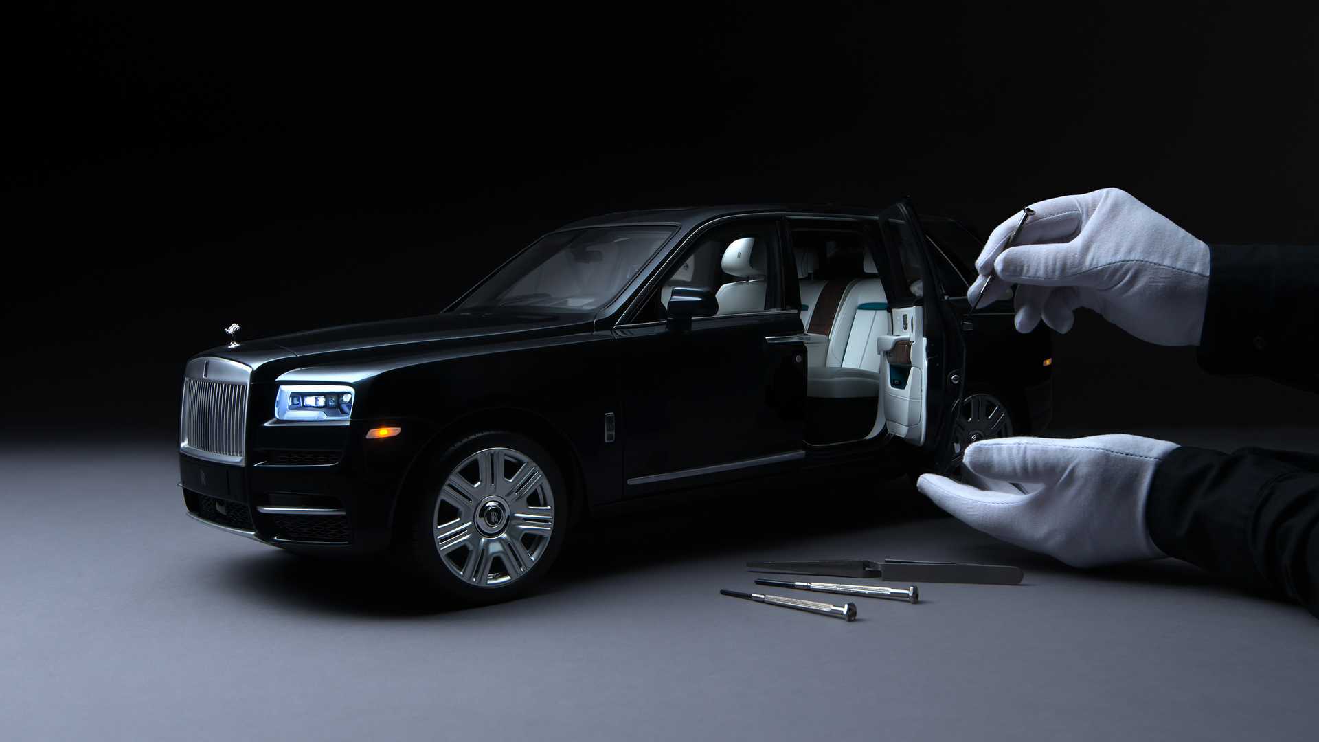 Mô hình xe Rolls Royce Phantom VIII 164 Dealer  banmohinhtinhcom