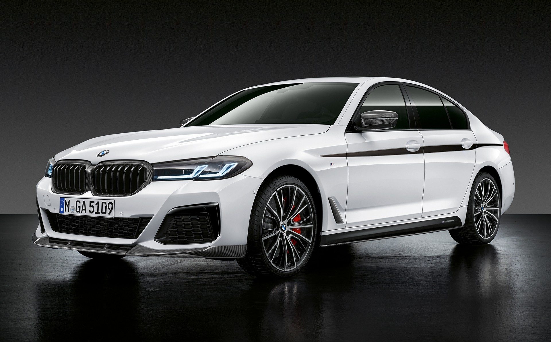 BMW 5 Series 2021 Ra M t Kh i i m T 54 200 USD