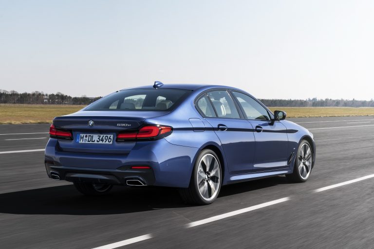 BMW 5-Series 2021 ra mắt, khởi điểm từ 54.200 USD