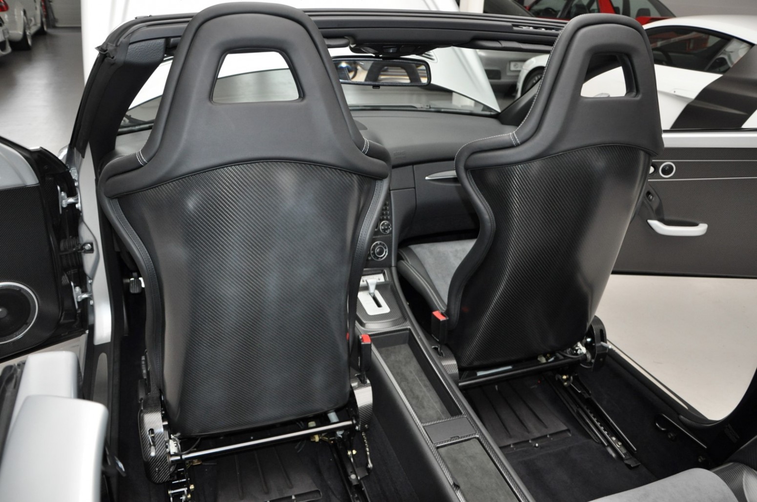 Hàng hiếm Mercedes CLK DTM AMG Cabrio 2006 chào bán giá 335.000 USD mercedes-clk-dtm-amg-cabrio-used-21.jpg