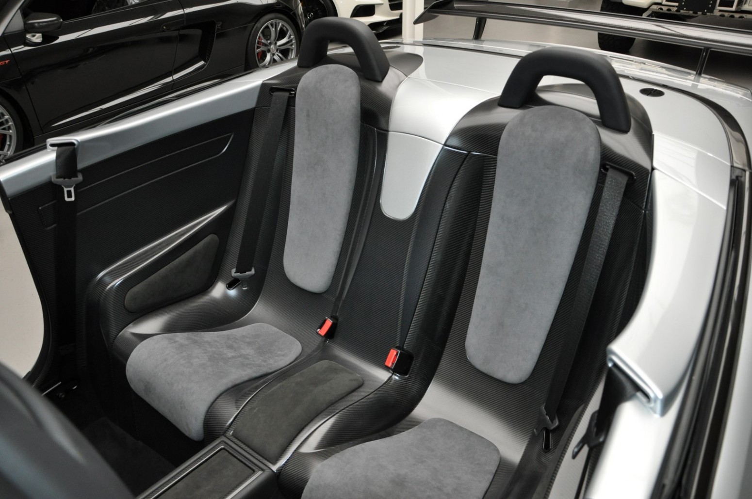 Hàng hiếm Mercedes CLK DTM AMG Cabrio 2006 chào bán giá 335.000 USD mercedes-clk-dtm-amg-cabrio-used-26.jpg