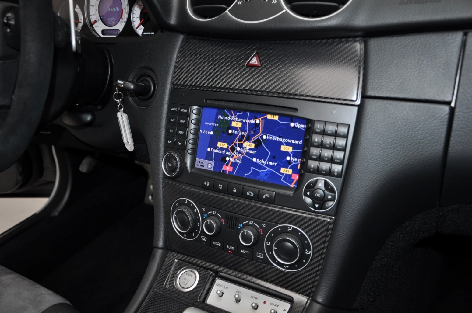 Hàng hiếm Mercedes CLK DTM AMG Cabrio 2006 chào bán giá 335.000 USD mercedes-clk-dtm-amg-cabrio-used-28.jpg