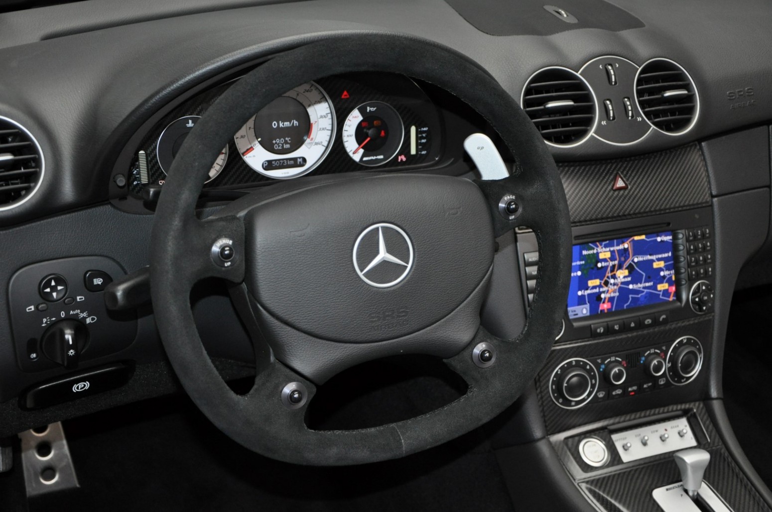 Hàng hiếm Mercedes CLK DTM AMG Cabrio 2006 chào bán giá 335.000 USD mercedes-clk-dtm-amg-cabrio-used-30.jpg