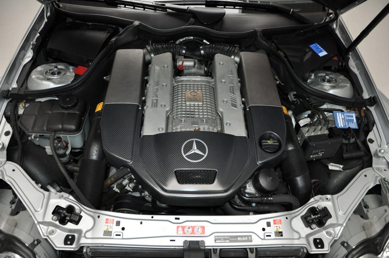 Hàng hiếm Mercedes CLK DTM AMG Cabrio 2006 chào bán giá 335.000 USD mercedes-clk-dtm-amg-cabrio-used-36.jpg