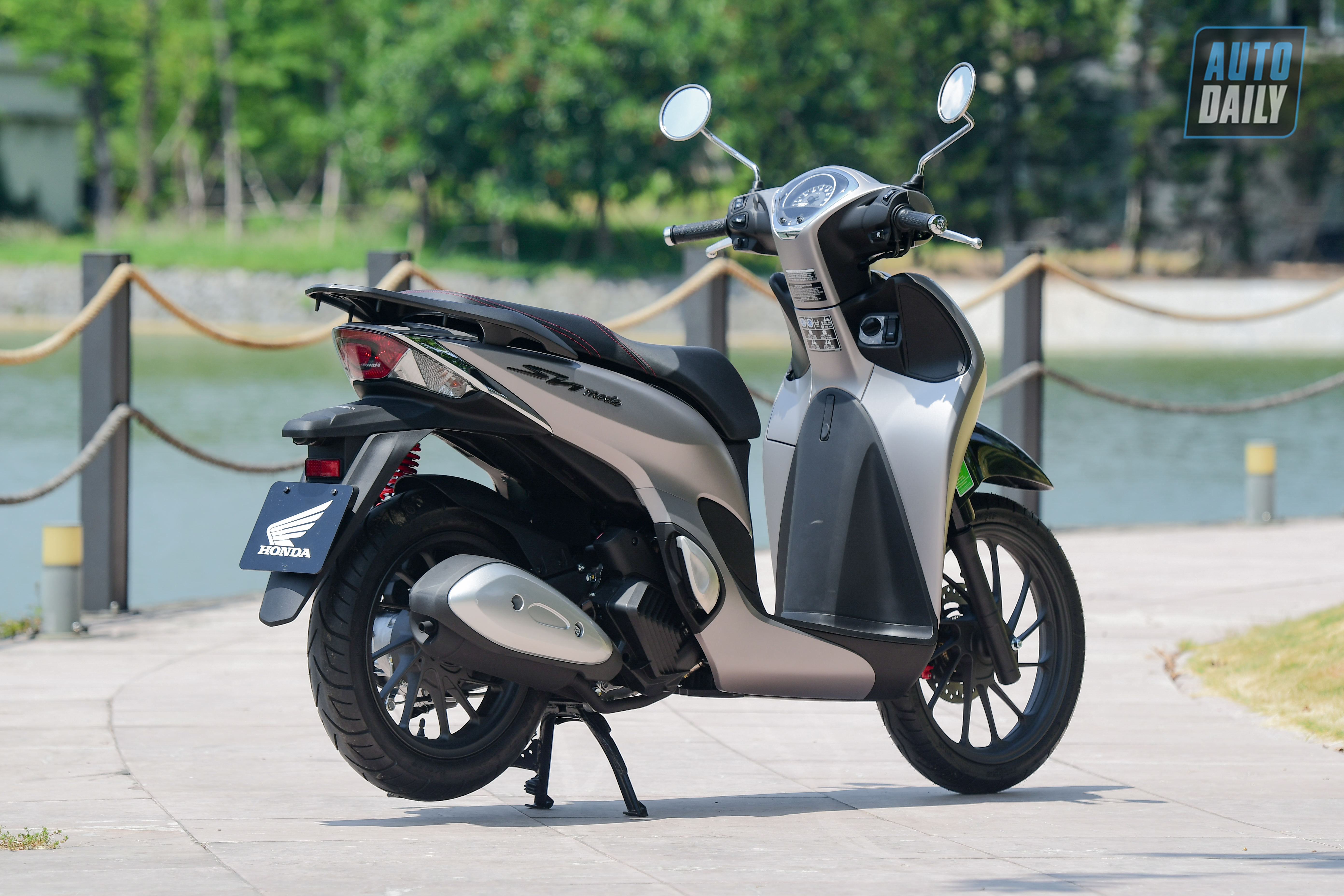 Honda SH Mode 2021 được ra mắt tại Anh không có phanh ABS  Xe máy