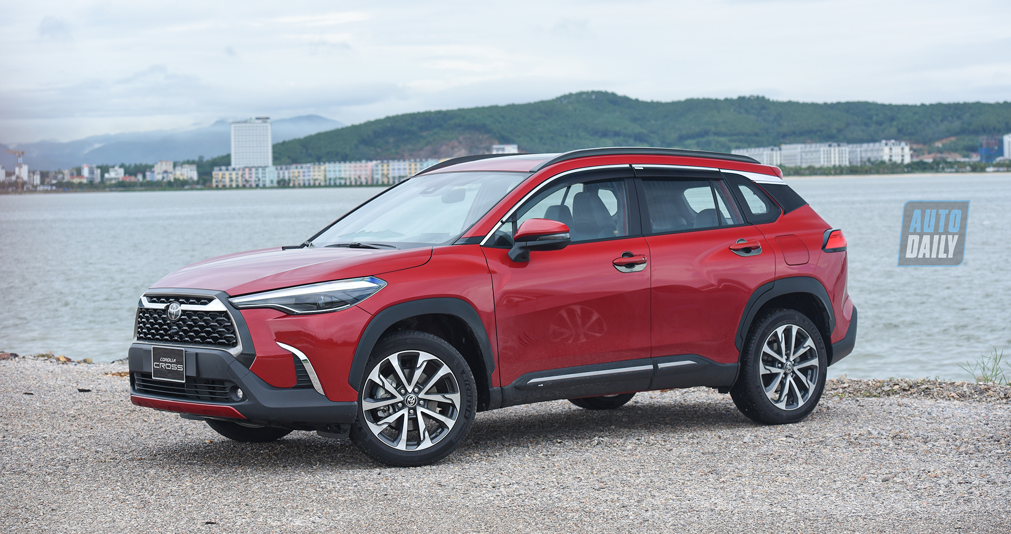 Ảnh chi tiết Toyota Corolla Cross 1.8V 2021 giá 820 triệu đồng 1.jpg