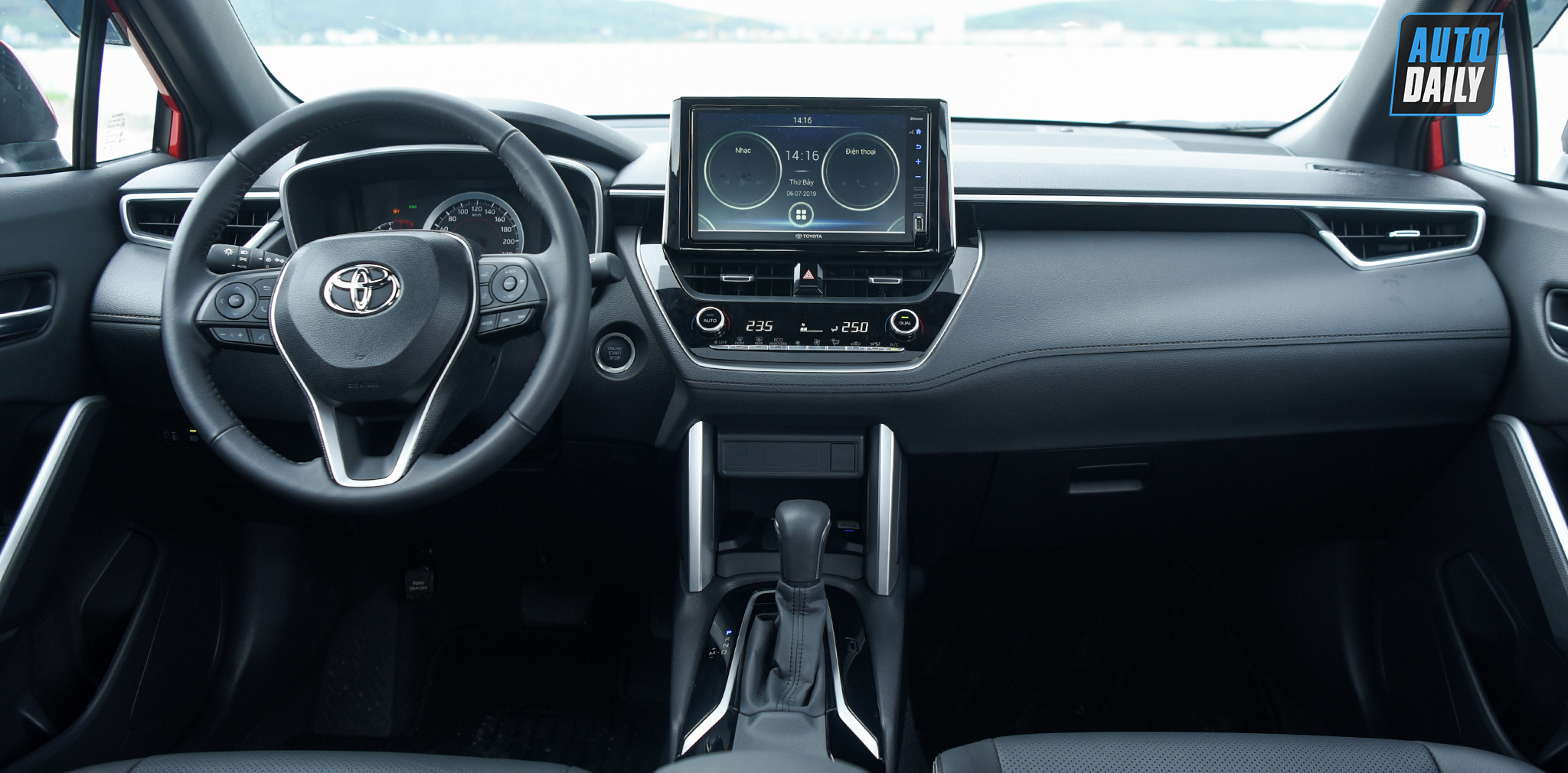 Ảnh chi tiết Toyota Corolla Cross 1.8V 2021 giá 820 triệu đồng 11.jpg