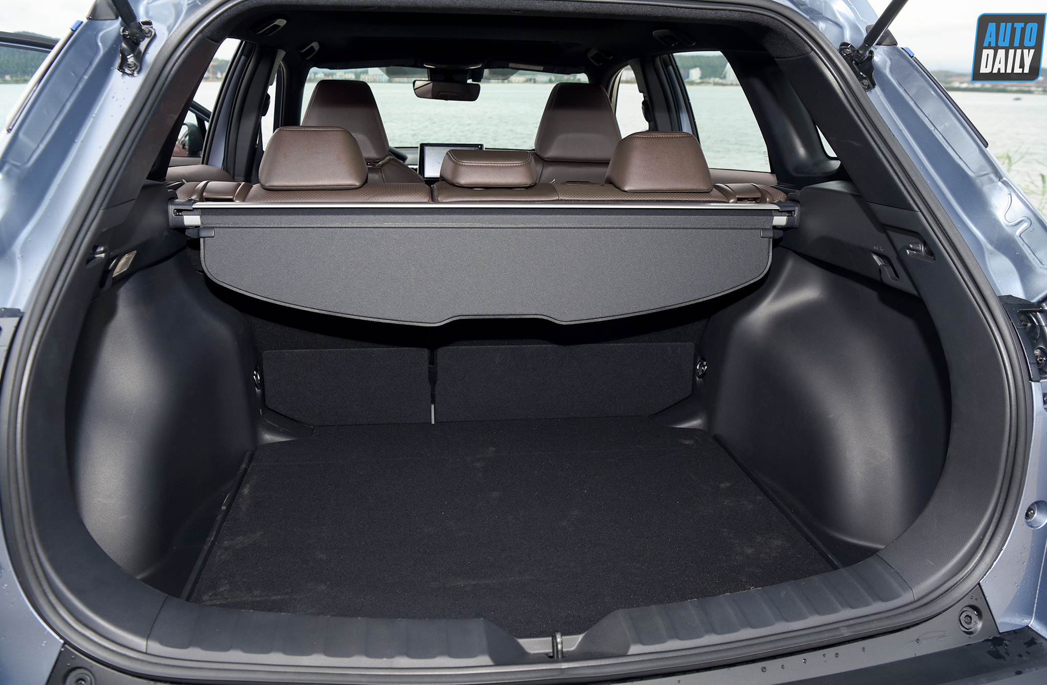 Ảnh chi tiết Toyota Corolla Cross 1.8V 2021 giá 820 triệu đồng 14.jpg