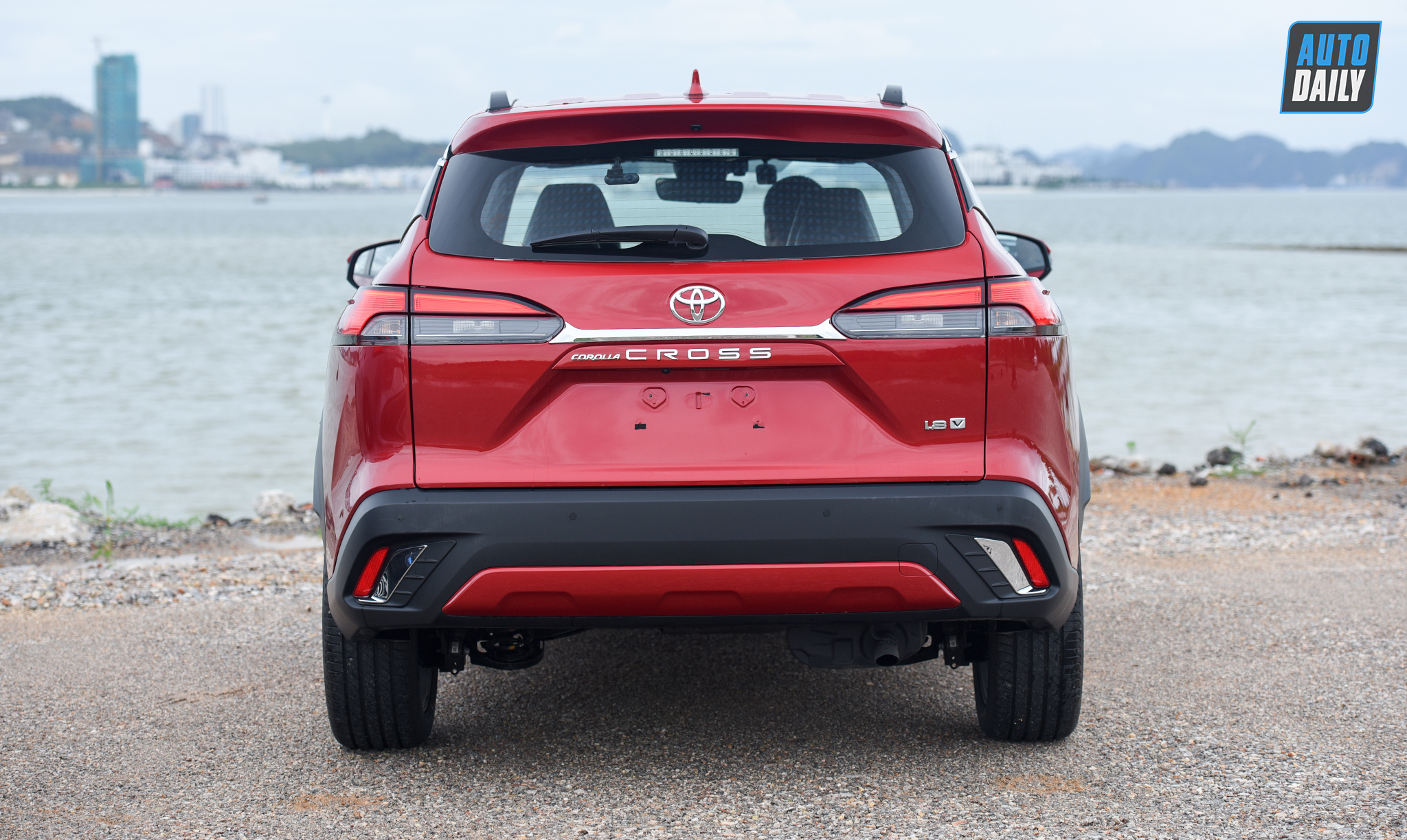 Ảnh chi tiết Toyota Corolla Cross 1.8V 2021 giá 820 triệu đồng 16.jpg