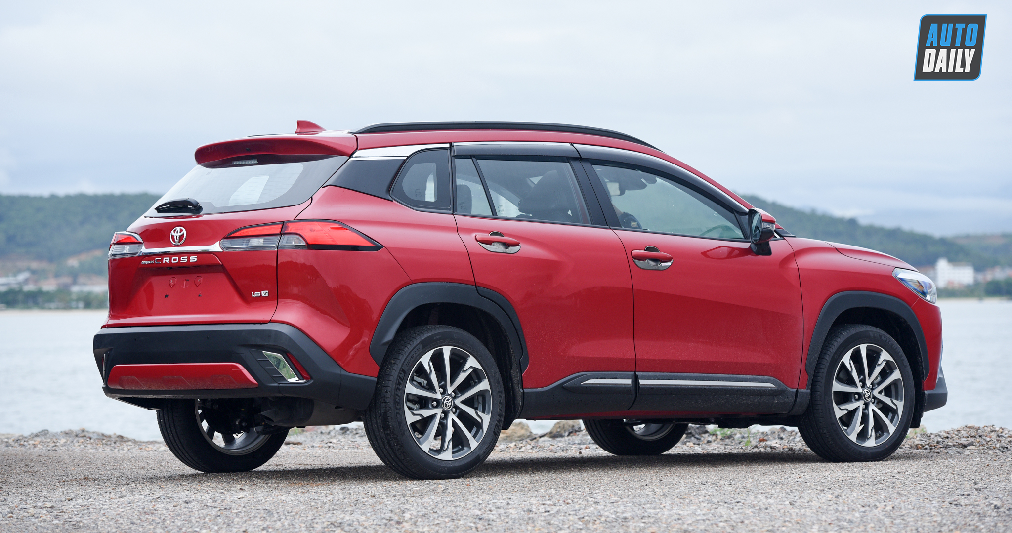 Ảnh chi tiết Toyota Corolla Cross 1.8V 2021 giá 820 triệu đồng 17.jpg