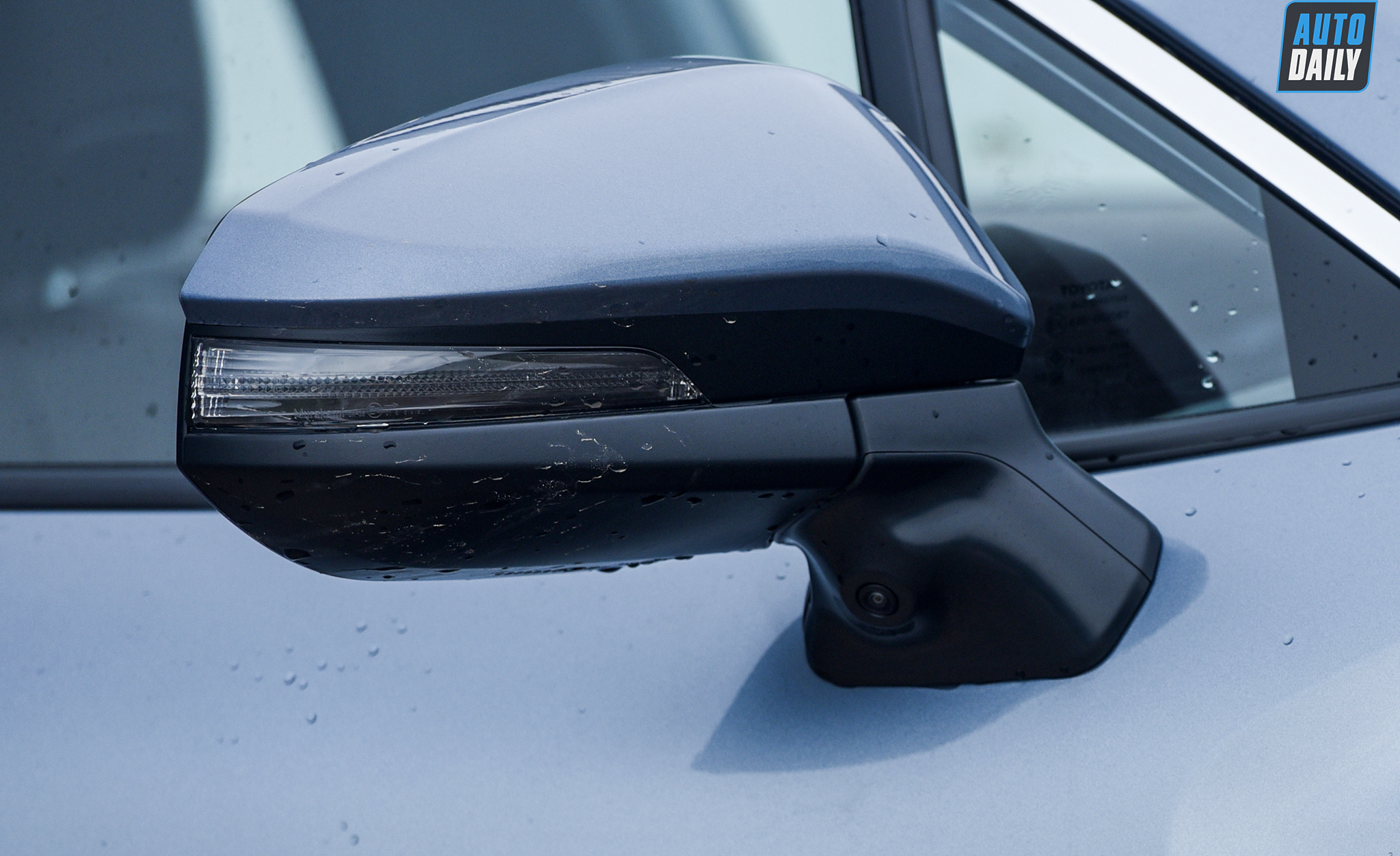 Ảnh chi tiết Toyota Corolla Cross 1.8V 2021 giá 820 triệu đồng 27.jpg