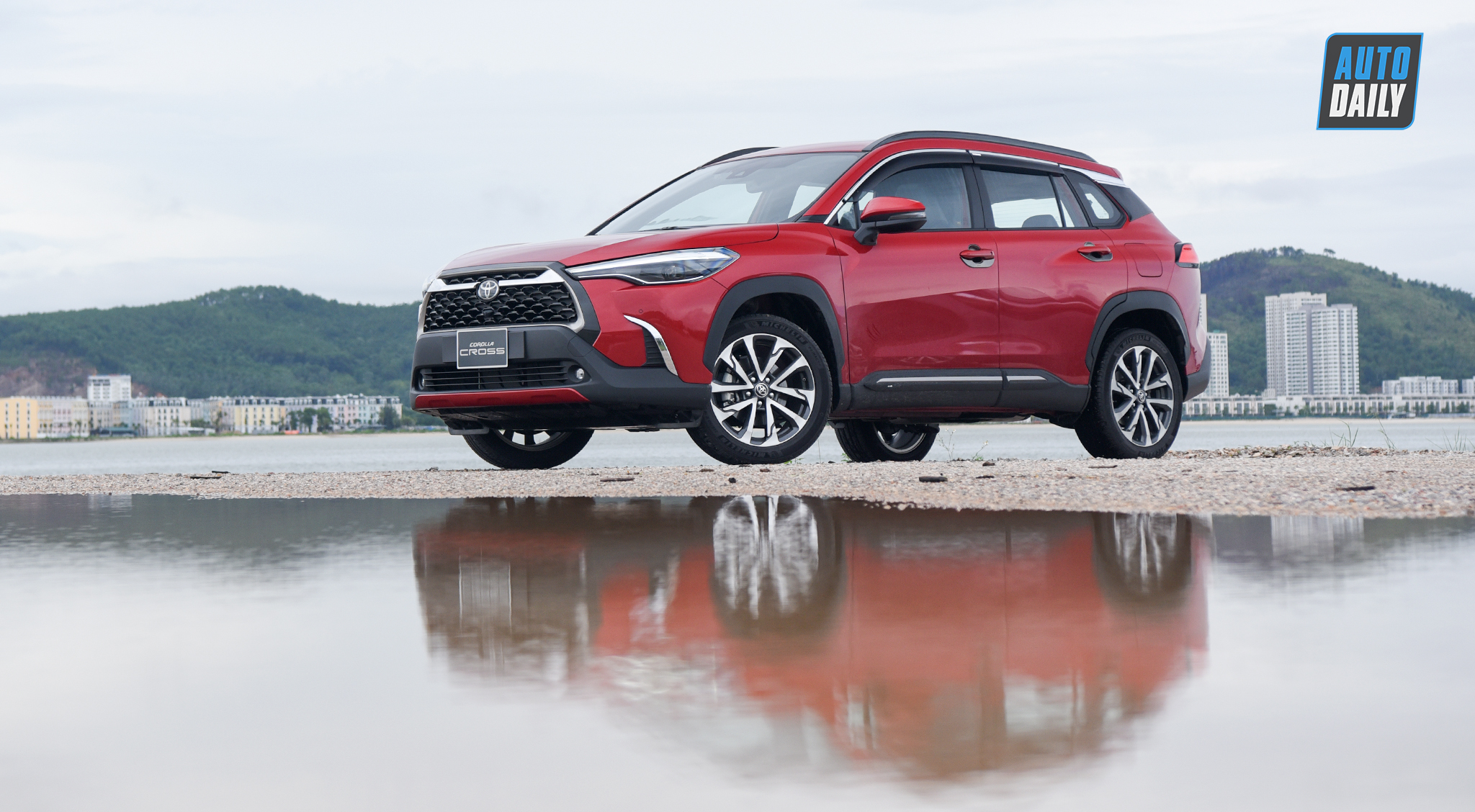 Ảnh chi tiết Toyota Corolla Cross 1.8V 2021 giá 820 triệu đồng 3.jpg