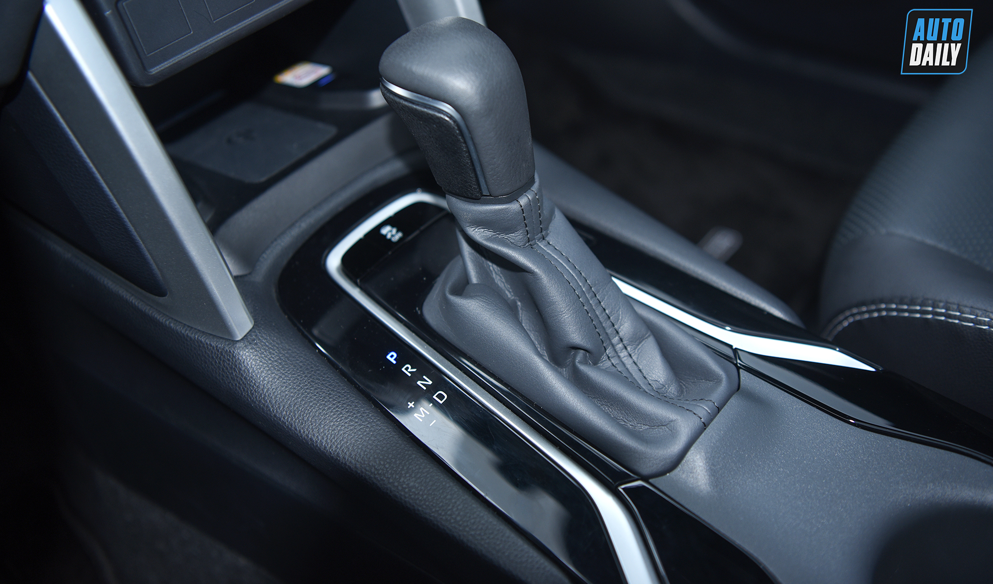 Ảnh chi tiết Toyota Corolla Cross 2021 giá từ 720 triệu tại Việt Nam 6.jpg