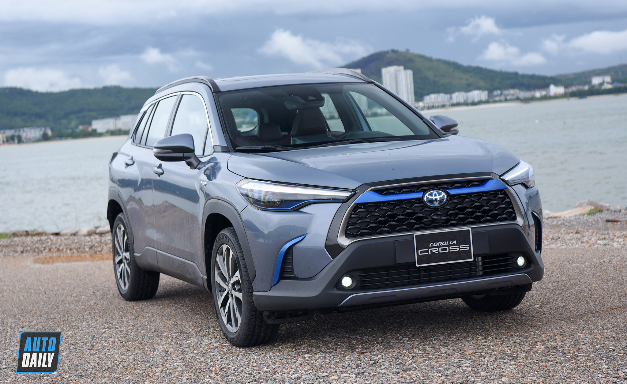 Ảnh chi tiết Toyota Corolla Cross 2021 giá từ 720 triệu tại Việt Nam h16.jpg